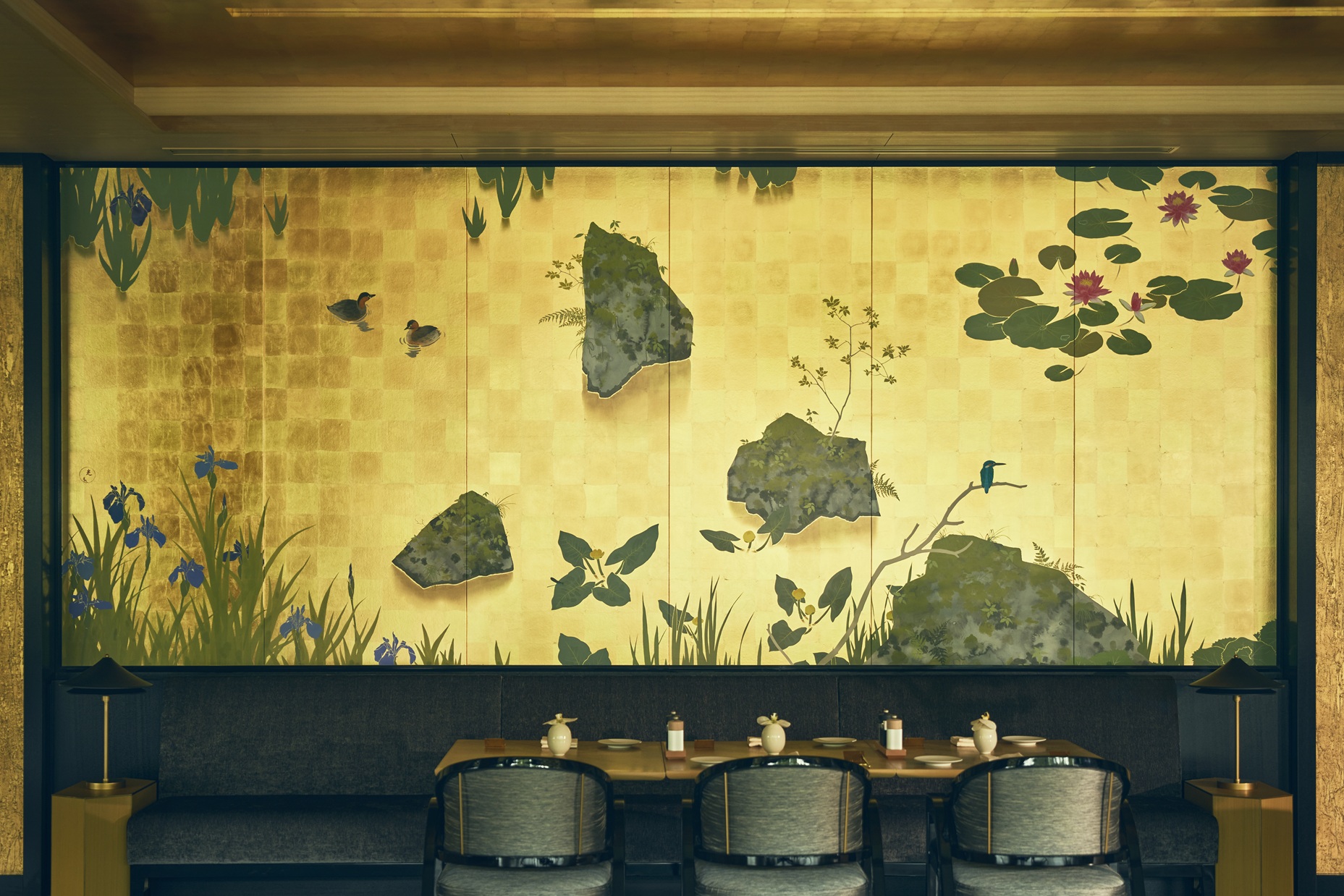 THE GARDEN LOUNGE